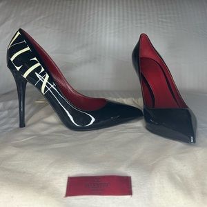 NEW Valentino Garavani Black patent Leather VLTN heels